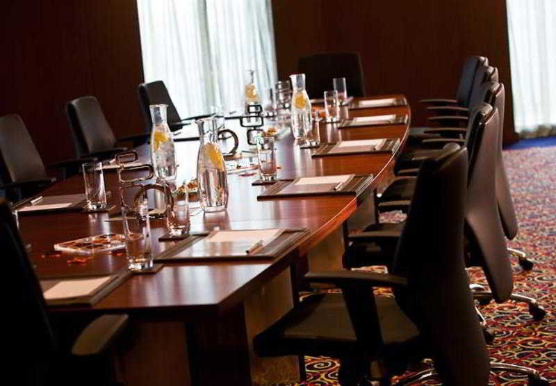 Courtyard By Marriott Doha City Center Екстериор снимка