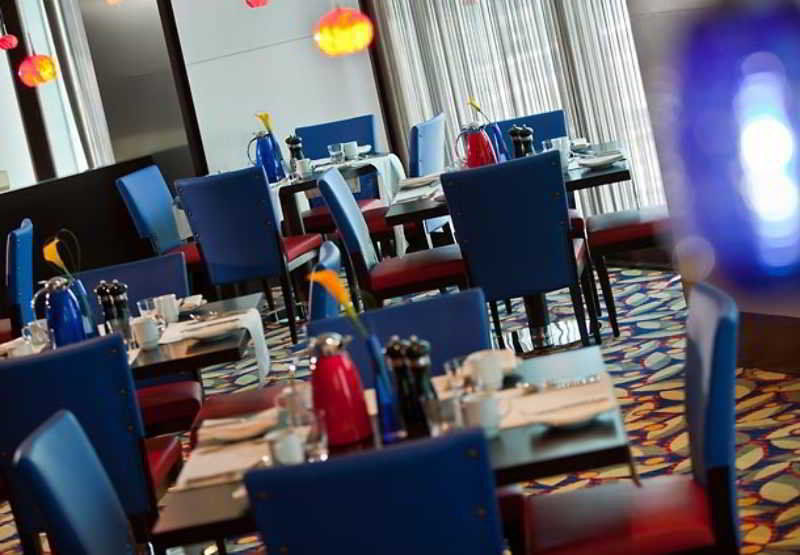 Courtyard By Marriott Doha City Center Екстериор снимка